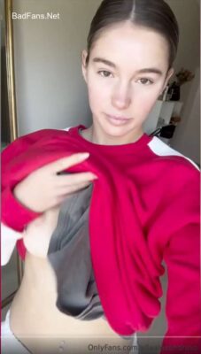 Ella Alexandra Teasing her Tits in the Morning - Thumbnail 11